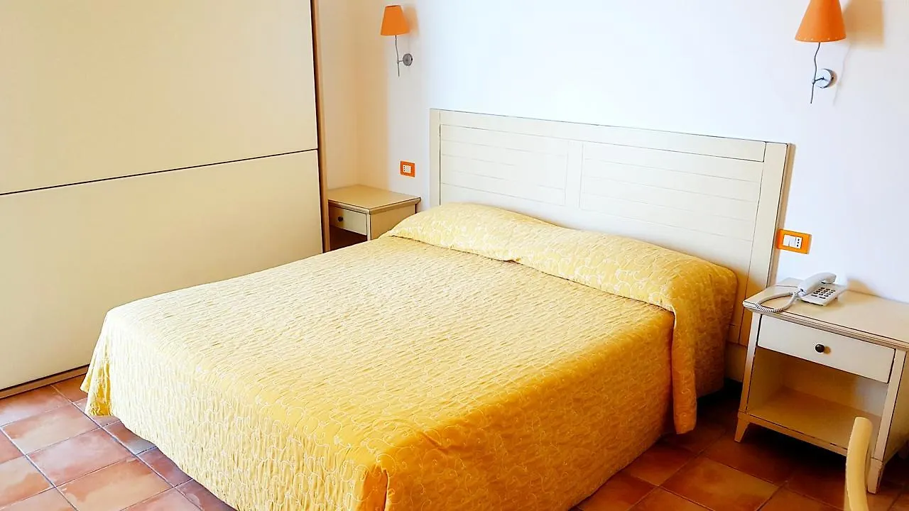 Hotel Villa Tramonto Direttamente Sul Mare San Vincenzo 3*,  Italy